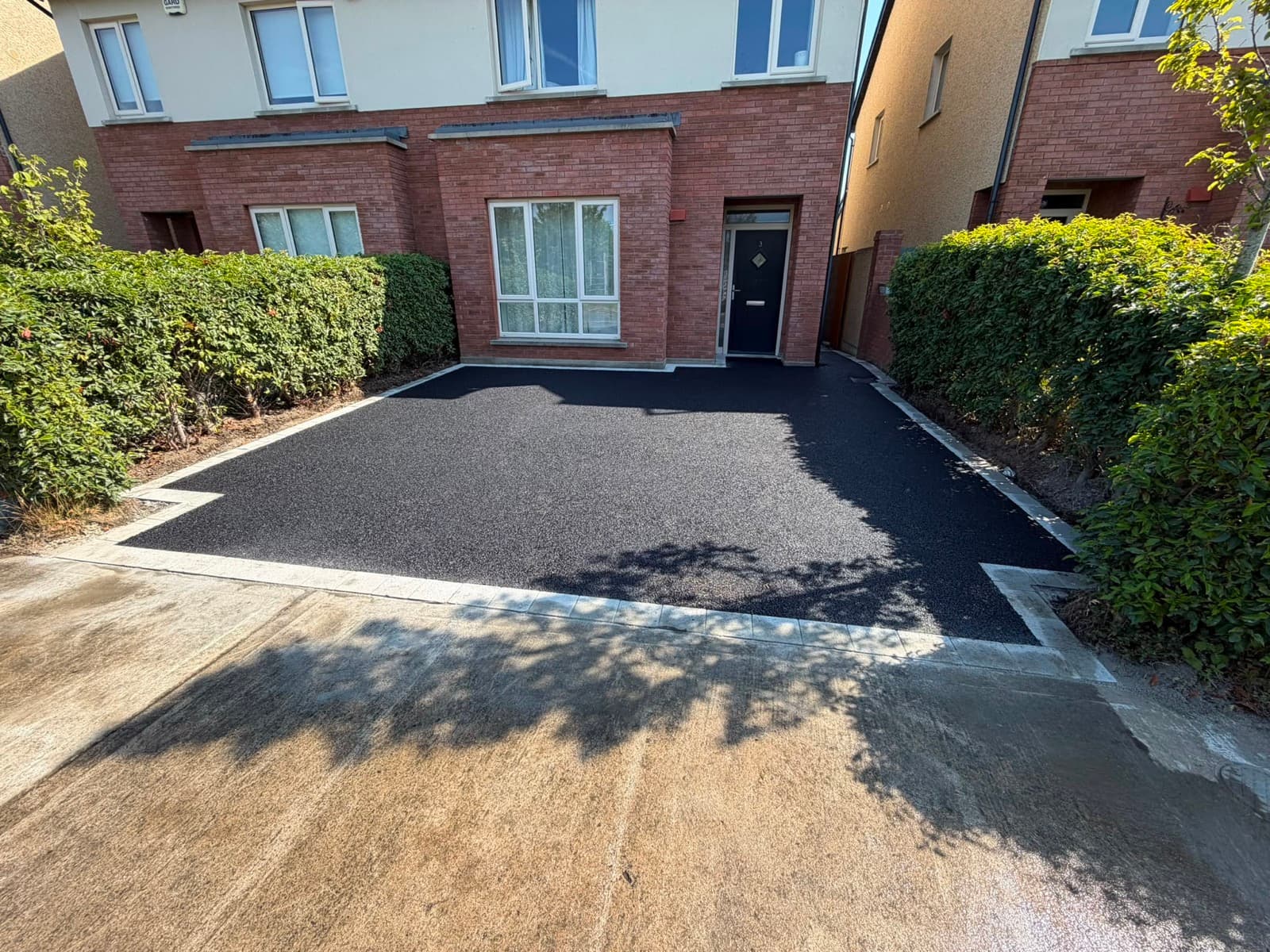 Tarmac driveway with silver granite border
